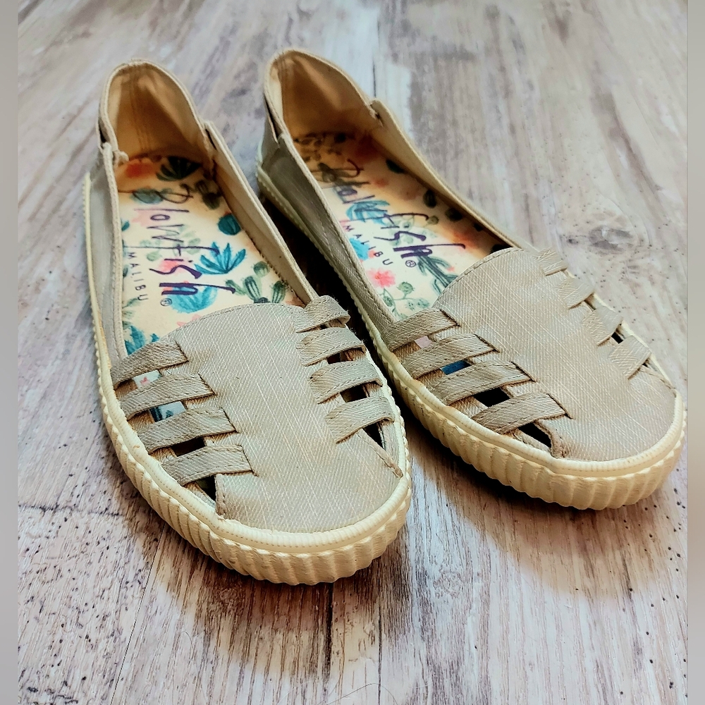 Blowfish light grey canvas flats strappy toe desert floral design women's size 8
